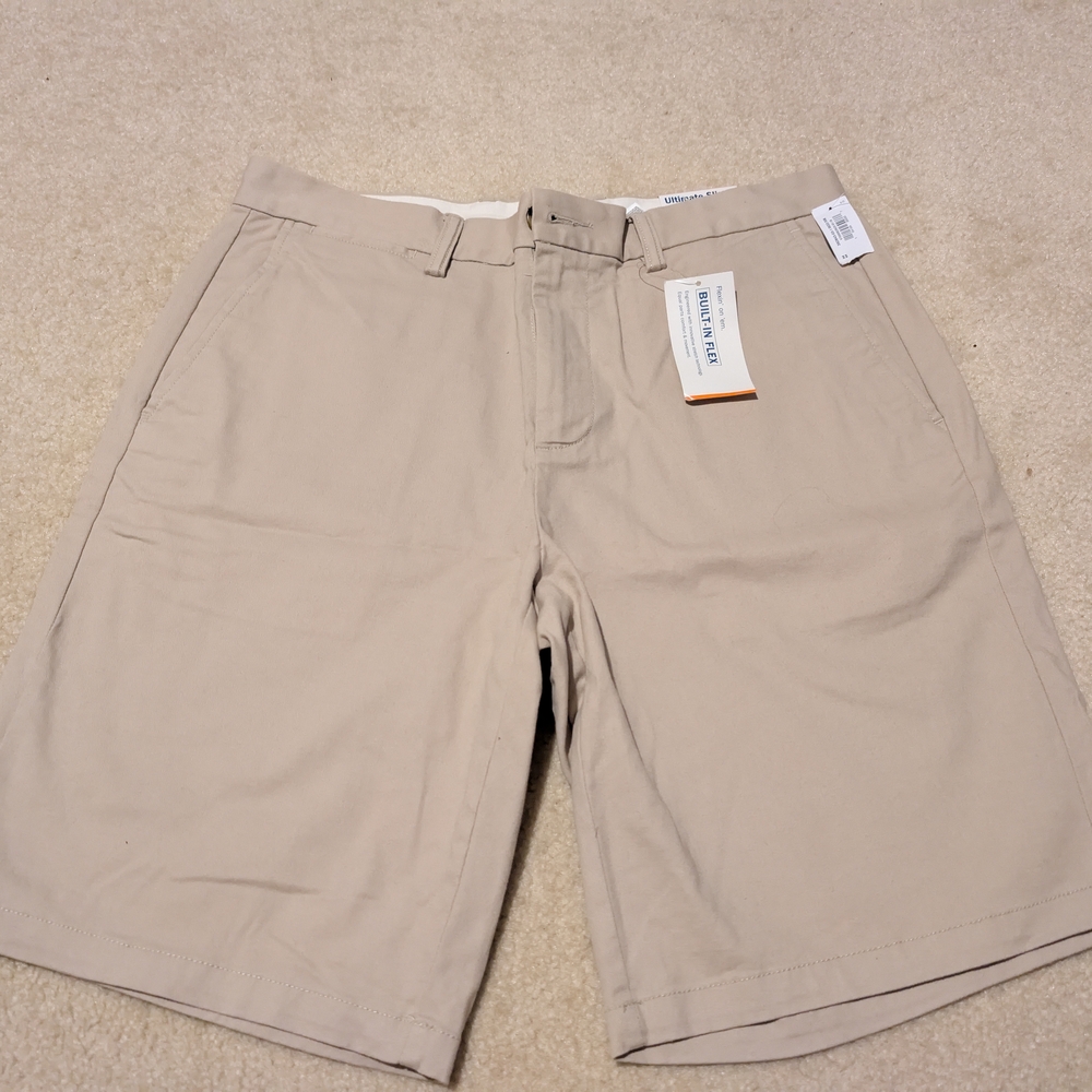 Old Navy Men's Flat Front Shorts in Beige